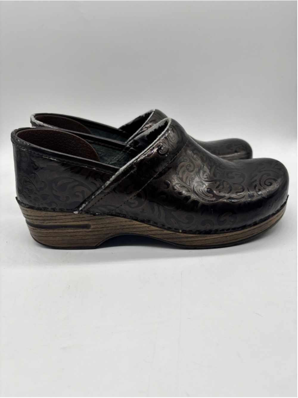 DANSKO Womens EU40 Professional Leather Bronze Floral Tooled Slip On Mule Clogs